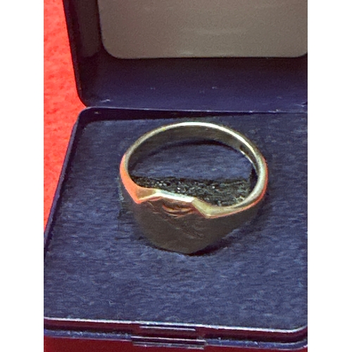 19 - Men 9ct Gold Ring Size T 4.98g