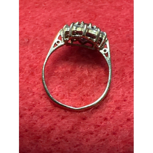 22 - Ladies 9ct Gold Ring Size L