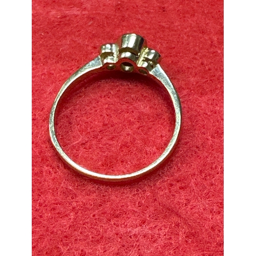 31 - 9ct gold ladies ring size O