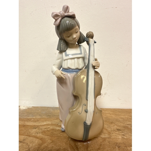 199 - NAO girl figurine