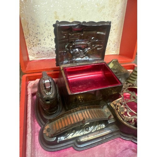 277 - Oriental smokers music box ashtray and lighter display working order.