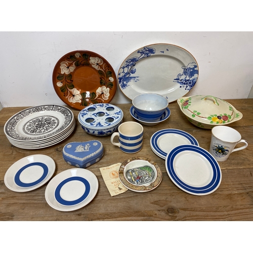 323 - Quantity of Ceramic to Include Cornishware and Wedgwood Jasperware Trinket Pot