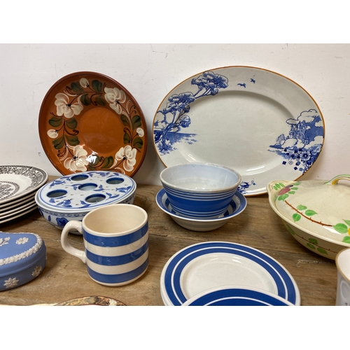 323 - Quantity of Ceramic to Include Cornishware and Wedgwood Jasperware Trinket Pot