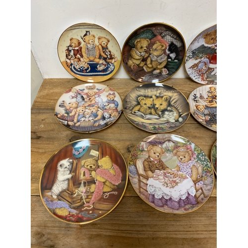 324 - Collection of 15x Franklin Mint Teddy Bear Plates