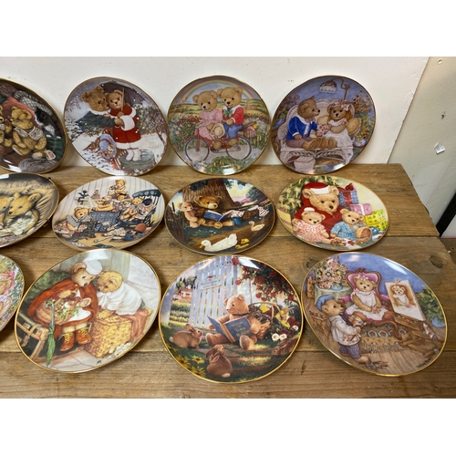 324 - Collection of 15x Franklin Mint Teddy Bear Plates