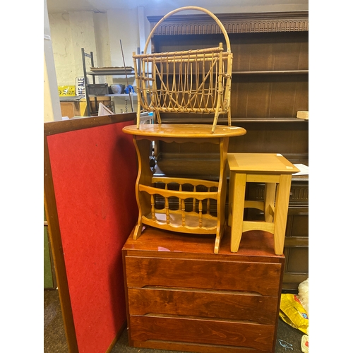 416 - Chest of Drawers, Table with Magazine Storage, Small Table & Wicker Magazine Rack