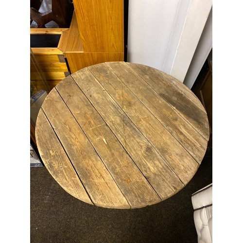 419 - Circular Cast Pub Table