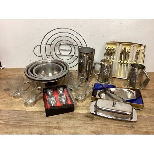 151 - Collection of Stainless Steel Items to include Flatware Fish Cuttlery Set, Tankards, Cheese Tray, Eg... 