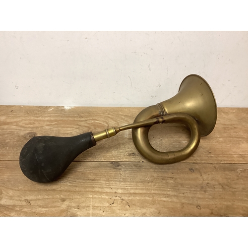 95 - Vintage Car Horn