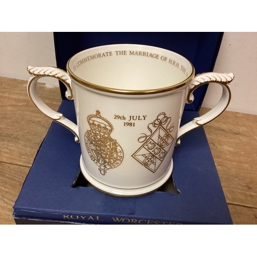 98 - Boxed Royal Worcester Loving Cup Limited Edition 833 of 1000 to commemorate the Marriage of HRH Prin... 