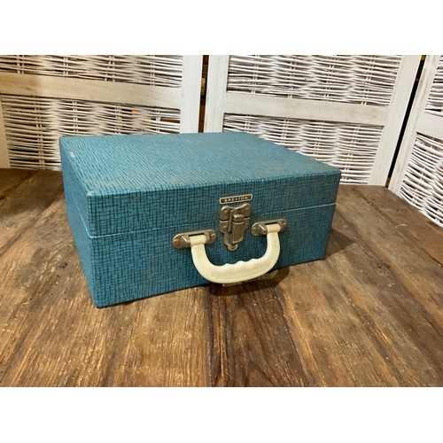 397 - Vintage brexton picnic box with