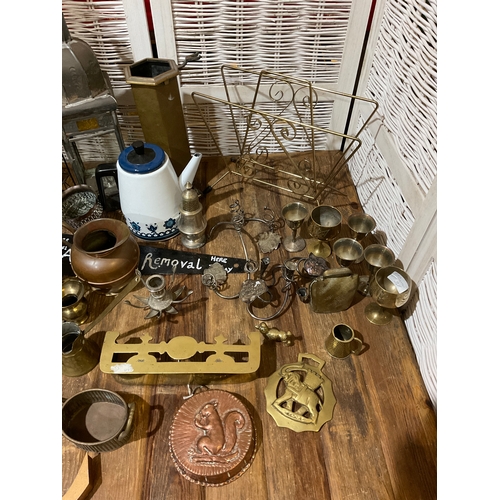 193 - Large collection of brass, copper and other metal items