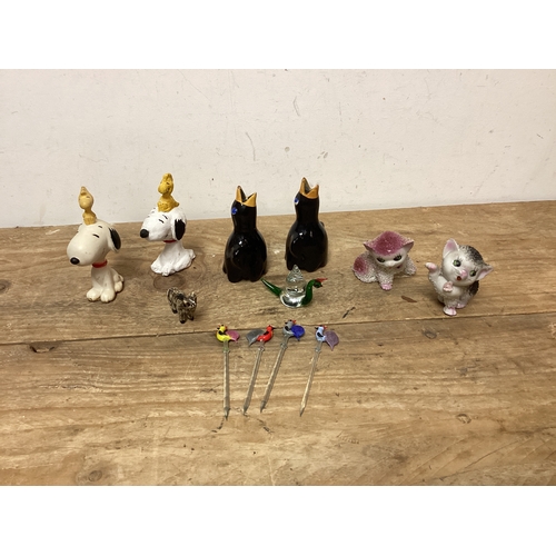 63 - Collectable Kitsch Items to include Black Bird / Crow Pie Funnels, Novelty Cats, Cockerill Cocktail ... 