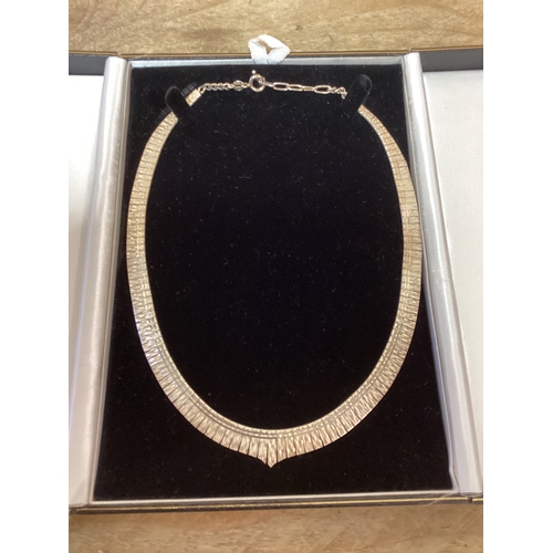 313 - Heavy Silver Hallmarked Graduated Necklace in Presentation Box