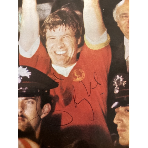 Ballon De Football Liverpool Signé Emlyn Hughes - Capitaine Coupe D'Europe - Certifié COA