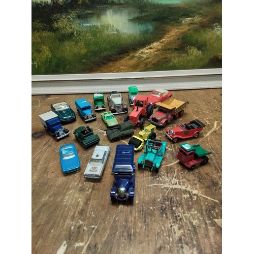 281 - Small mixed lot of metal and plastic car's.