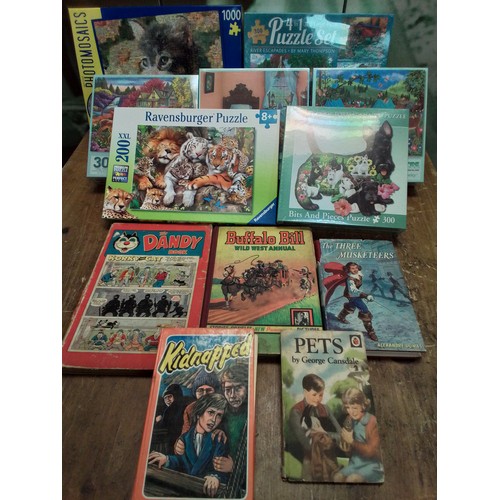 285 - Beautiful collection of jigsaws and vintage children's books.