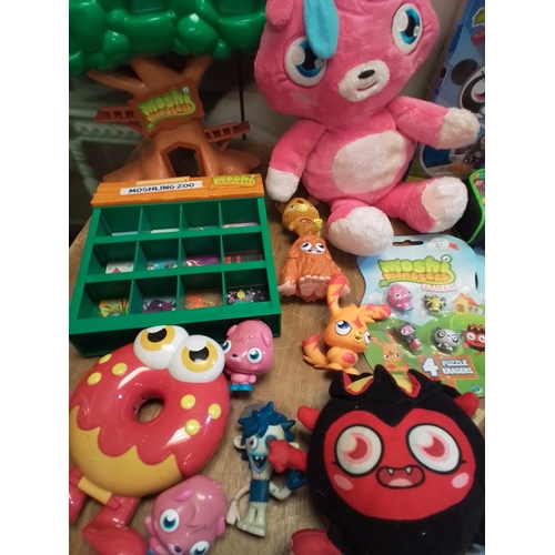 289 - Mixed collection of Moshi Monsters toys to include books, figurines, stationery, soft toys and much ... 