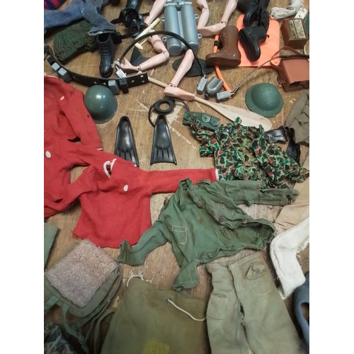 296 - Mixed lot of vintage Action man and accessories