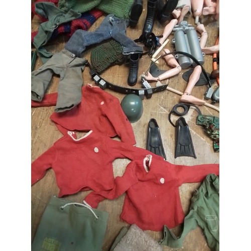 296 - Mixed lot of vintage Action man and accessories