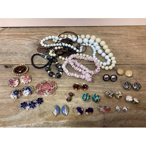 213 - Collection of Modern & Vintage Costume Jewelry