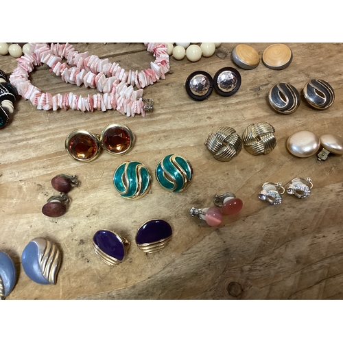 213 - Collection of Modern & Vintage Costume Jewelry