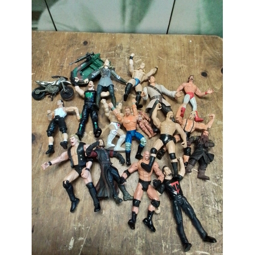 299 - Mixed collection of wrestling figures and others