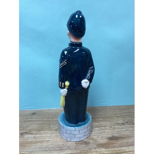 20 - Musical Policeman Decanter 33 cm - A Fair Cop (Plays London Bridge)