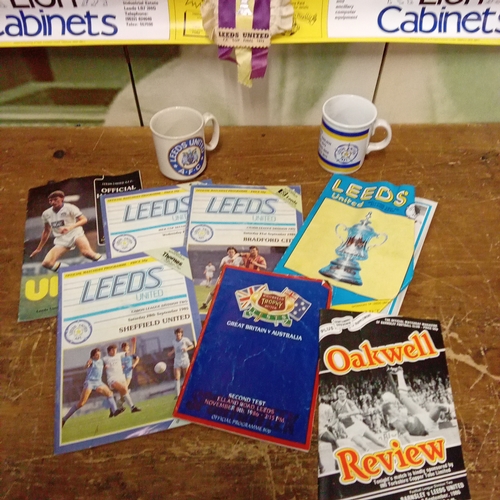 26 - Mixed collection of Leeds United Football memorabilia to include mugs. Programme's from 1980's also ... 
