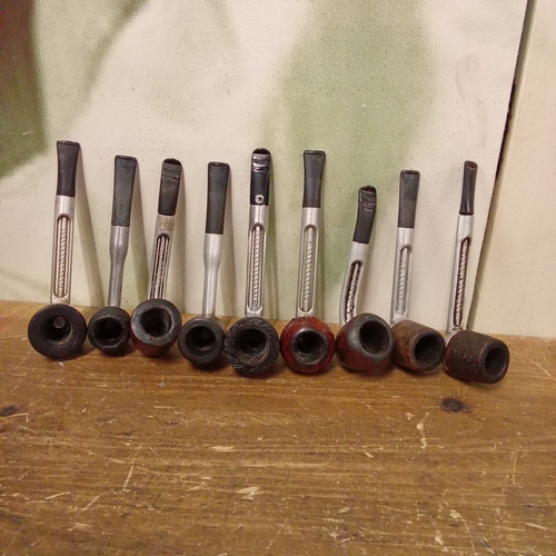 27 - Mixed collection of smoking pipes.