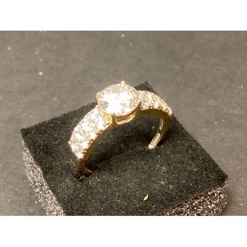 331 - 14ct Gold Stone Set Ring 4g Size S