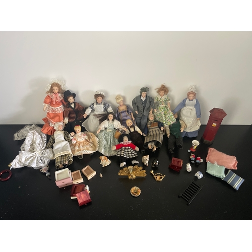 522 - Vintage Dolls House Dolls & Dolls House Spares