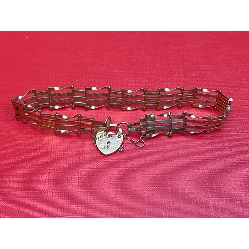 333 - 9ct Gold Gate Bracelet - 3.98g