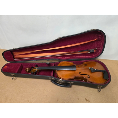 446 - Early c20th 'Hermann Dolling Jnr' Violin c/w Case