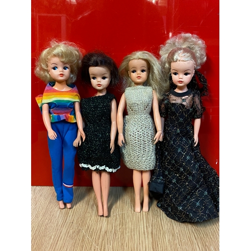 390 - Collection of Vintage Sindy Dolls