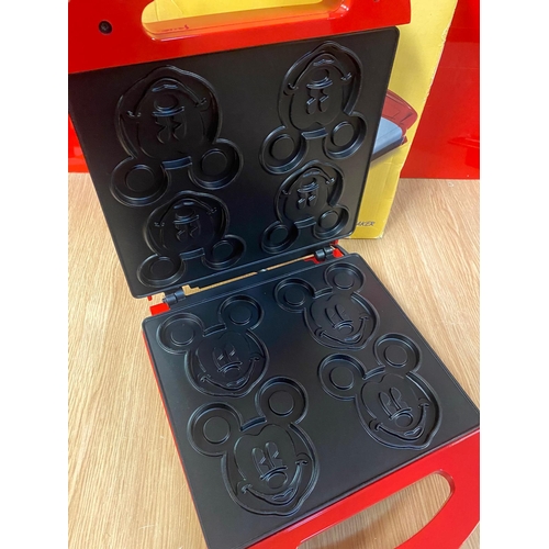61 - Mickey mouse Disney waffle maker