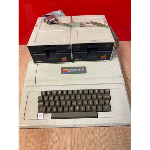 352 - Apple II Europlus Vintage Computer