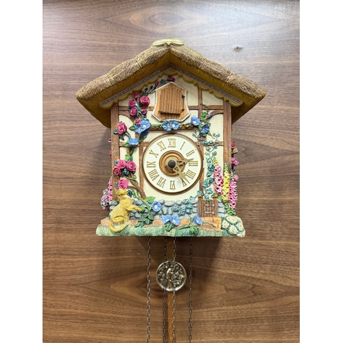 762 - Country Cottage Heirloom Cuckoo Clock Franklin Mint