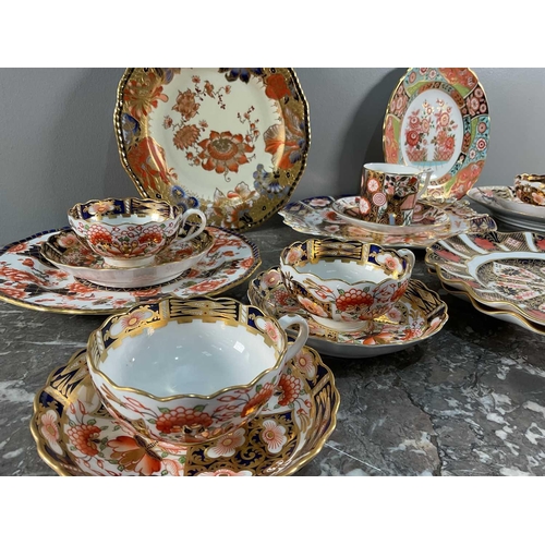 1261 - A collection of Royal Crown Derby Imari porcelain tableware comprising various plates, cups and sauc... 