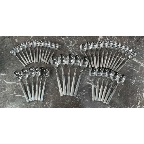 1233 - La Bottega Del Peltro; a collection of spoons of varying sized, boxes present, largest 25cm. Some co... 