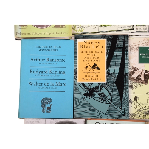 1260 - Arthur Ransome: Swallows and Amazons, Jonathan Cape October 1938 reprint, with dustcover, price and ... 