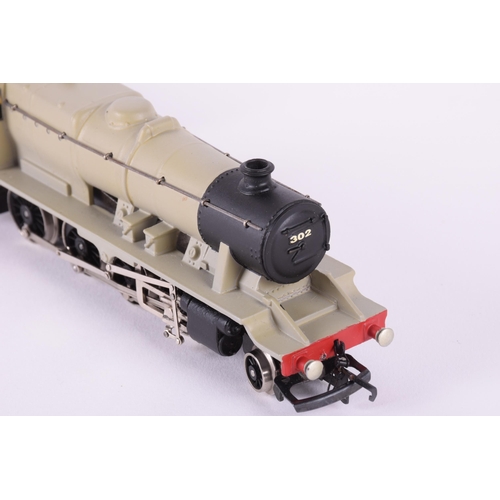 1314 - A Wrenn W2281 War Department Grey class 8F numbered 302 and having box (possibly incorrect) with pac... 