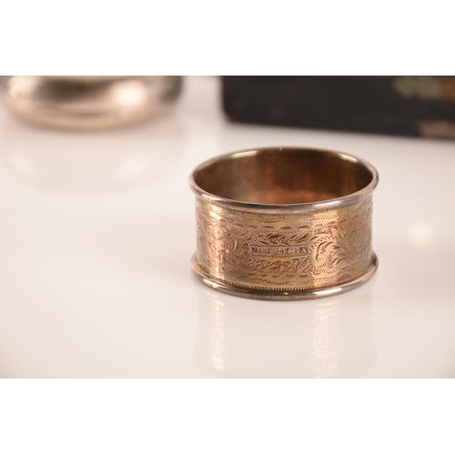 1333 - A selection of silver items including, a box of four napkin rings dated 1925, a further napkin ring ... 