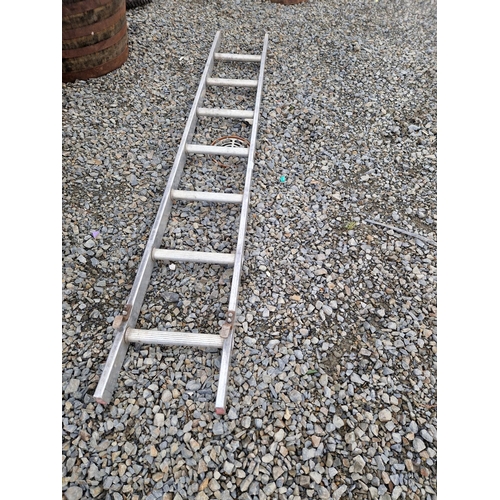 21 - Set aluminium ladders