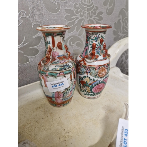 2 hong kong vases