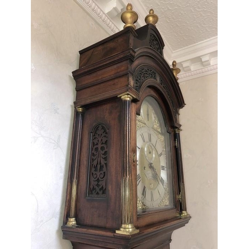 1383 - James Snelling, London. 1703-1751. Mahogany longcase clock with brass face. 18th century mahogany br... 