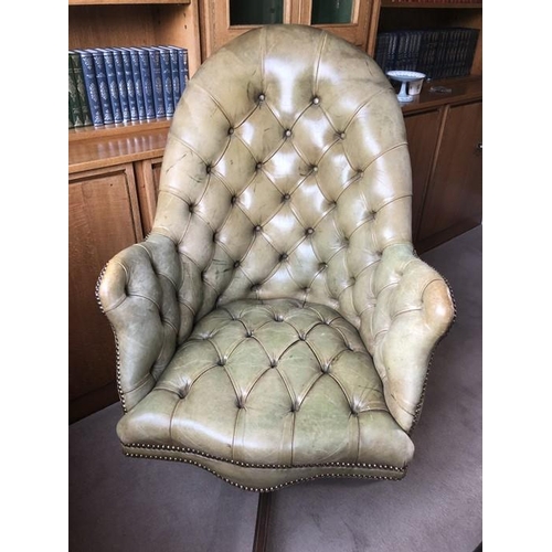 1386 - A green buttoned leather armchair.