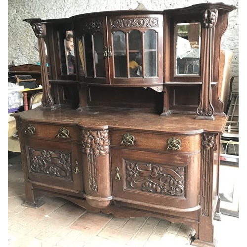 1396 - Large oak sideboard, Arts and Crafts. 198 w, 98cms height of base, height of top 88cms.