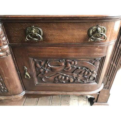 1396 - Large oak sideboard, Arts and Crafts. 198 w, 98cms height of base, height of top 88cms.