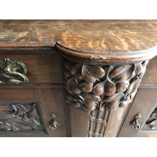 1396 - Large oak sideboard, Arts and Crafts. 198 w, 98cms height of base, height of top 88cms.